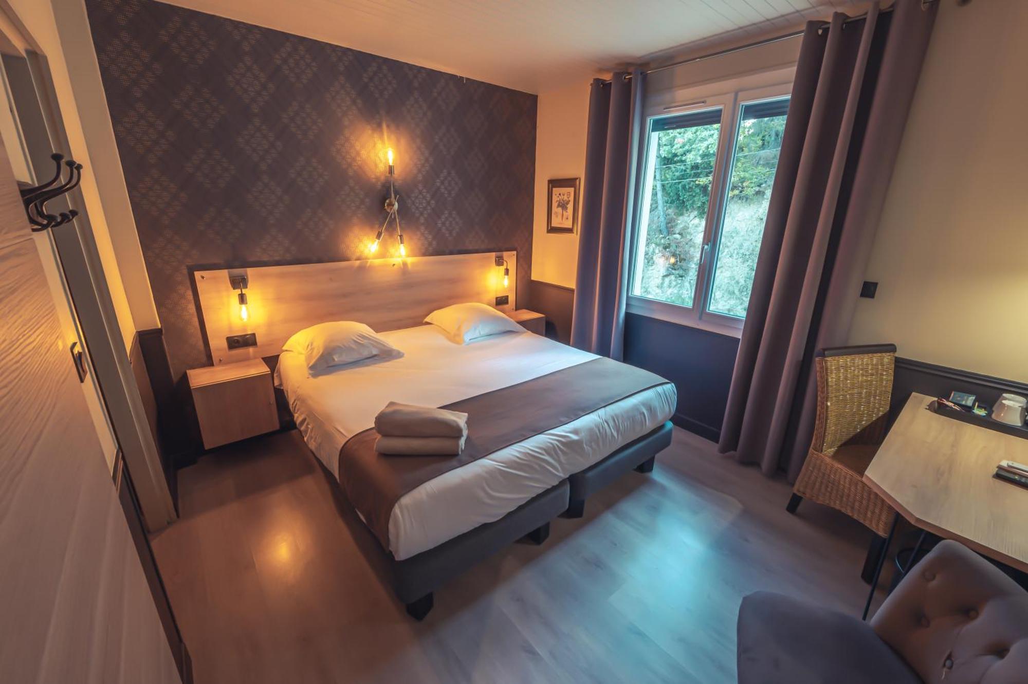 Logis Hotel Restaurant Le Plantevin Propiac Exterior photo